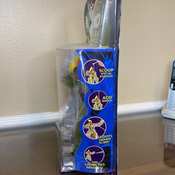 Ben 10 DNA Alien Heroes Swampfire - 2008 - Picture 7 of 9